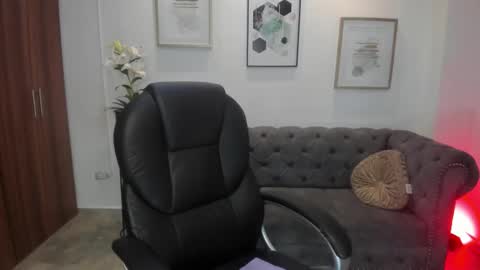 nylaa_rose online show from November 21, 7:49 pm