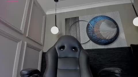 independent model online show from February 22, 7:32 pm