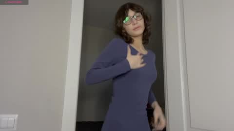 Thea online show from April 2, 4:43 am