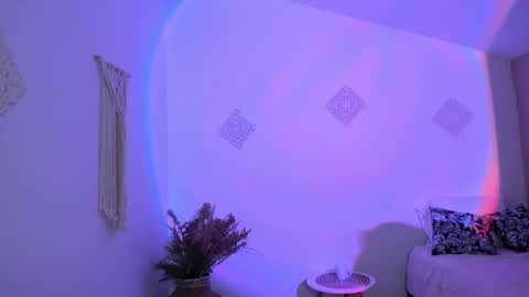 ohanna_ online show from December 17, 10:11 pm