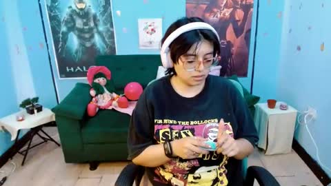 ohmysqueak online show from May 8, 3:37 pm