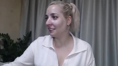 Mari online show from October 4, 5:28 pm