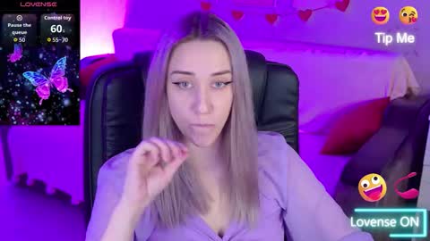 olivia_daze online show from October 12, 7:05 pm