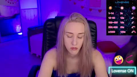 olivia_daze online show from December 5, 7:37 pm