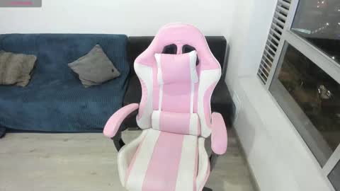 olivia_martine online show from February 6, 7:01 am