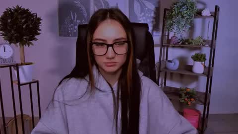 olivia_norton_ online show from October 12, 3:14 pm