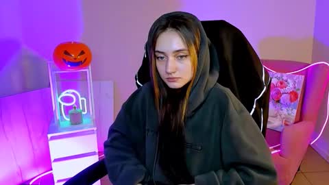 olivia_norton_ online show from October 24, 3:30 pm