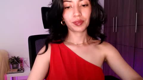 oliviaaa__ online show from February 8, 6:11 pm