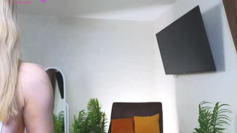 Olivia online show from April 4, 2:10 am