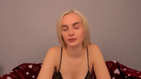 oliviaBeauty online show from November 5, 9:31 pm