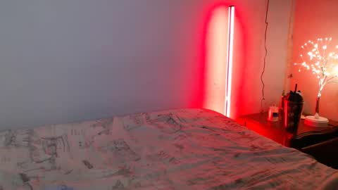 oliviajohnson20 online show from October 27, 12:39 am