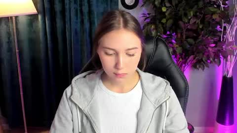 olivialangs online show from March 23, 10:54 am