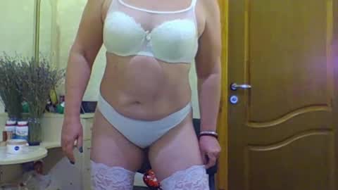 oliviaparadise online show from December 23, 11:04 am