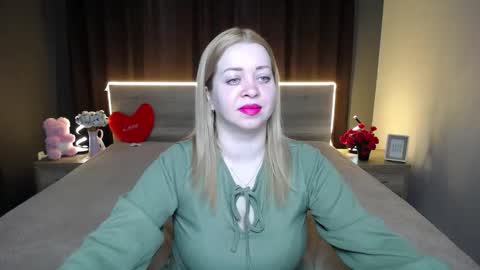 Oliviaverr online show from March 3, 1:39 pm