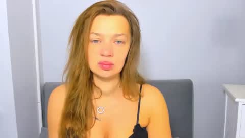 OliviaWomen online show from October 5, 5:34 am