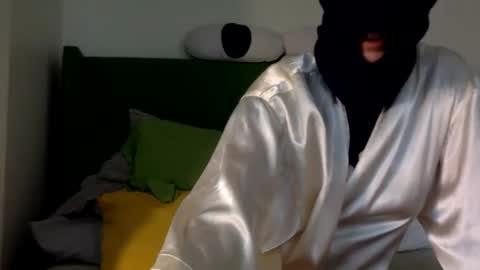 omilk online show from December 27, 8:50 pm