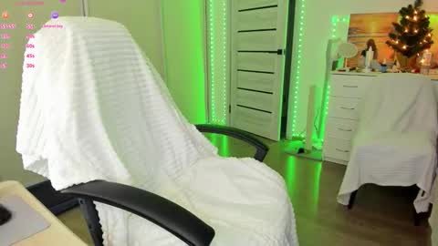 Ophelia online show from December 21, 7:45 am