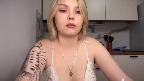 Ophelia online show from December 1, 11:36 am