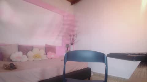 Ora Larson online show from March 3, 11:49 am