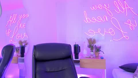 Manuela online show from March 8, 2:54 am