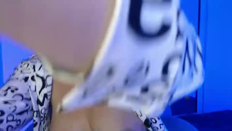 Carolinesworldx online show from October 12, 3:20 am