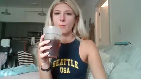 parisbaby2000 online show from October 13, 2:09 pm