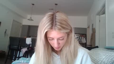 parisbaby2000 online show from October 9, 3:05 pm