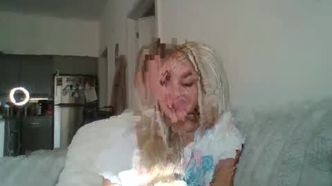 parisbaby2000 online show from October 6, 2:23 pm