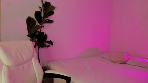    online show from March 29, 2:32 am