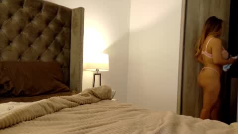 Paula Andrea online show from February 28, 6:32 am