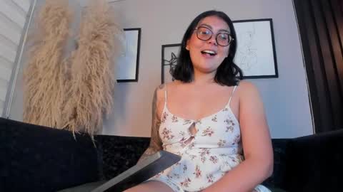 paulina_bennet online show from June 3, 12:28 pm