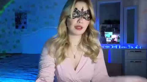 PawsClawss online show from January 7, 5:22 am