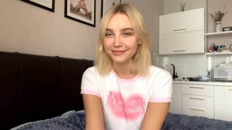 Lola online show from October 18, 11:57 am