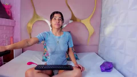 peachrougeh online show from December 17, 8:46 pm