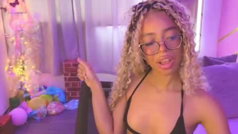 peneelopeecute online show from December 5, 8:43 pm