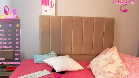 penelophe01 online show from December 23, 3:21 am