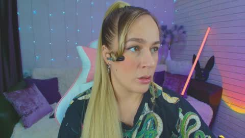 Dia  online show from February 2, 10:28 pm