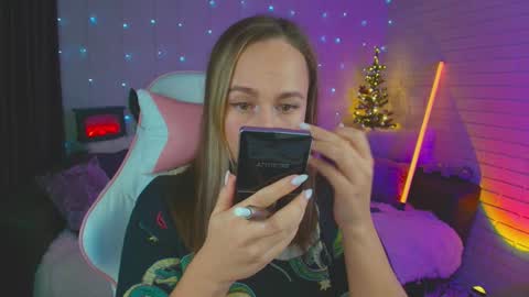 Dia  online show from December 8, 6:28 pm