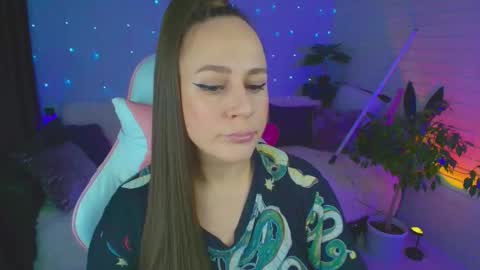 Dia  online show from September 28, 7:52 pm