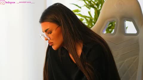 Dee online show from February 19, 9:50 am