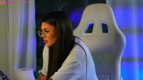 Dee online show from January 20, 8:30 am