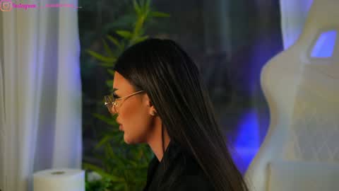 Dee online show from January 21, 9:57 am