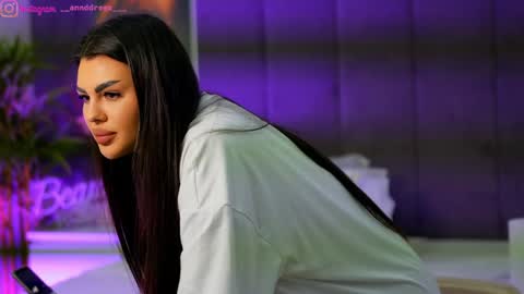 Dee online show from November 7, 2:11 pm