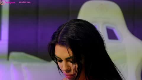 Dee online show from November 26, 7:15 pm