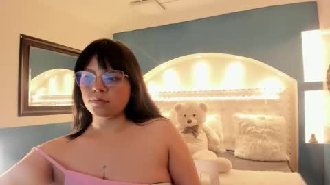 Perla  online show from November 21, 9:06 pm