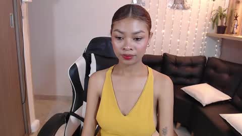 Perla online show from February 17, 12:05 pm