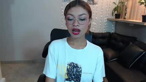 Perla online show from February 24, 12:57 pm