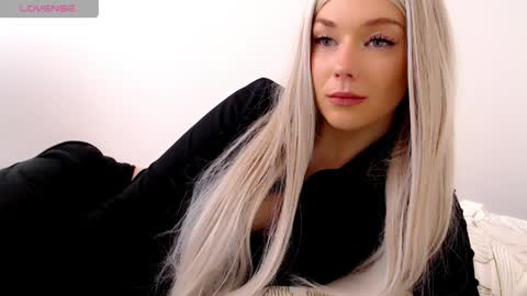 Isabella online show from April 10, 10:10 am