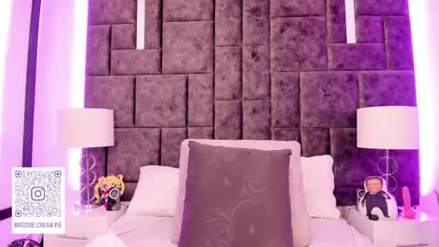 Im Rosse but u can call me Rossie or Rosita . online show from February 12, 4:44 pm