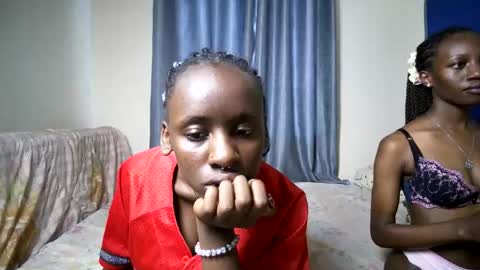 petite_funnie online show from October 24, 8:10 am